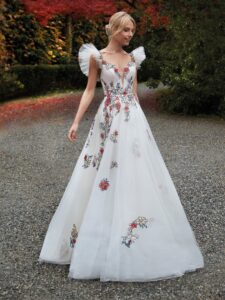 Descubre los colores más elegantes para el vestido de novia y ¡sorprende a todos en tu gran día!